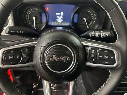 Used 2025 Jeep Wrangler Unlimited Sahara w/ Safety Group AWD/4WD image 13