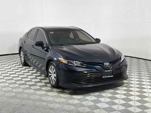 Used 2019 Toyota Camry FWD image 3