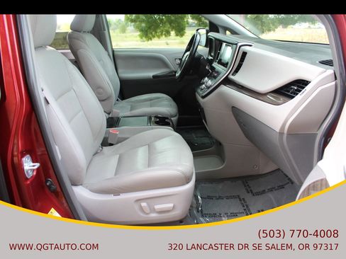 Used 2016 Toyota Sienna Limited image 25