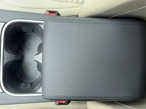 Used 2023 Land Rover Discovery Sport SE image 35