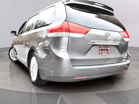 Used 2011 Toyota Sienna Limited image 4