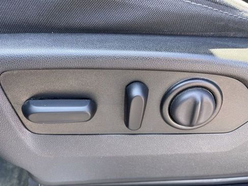 Used 2020 GMC Sierra 1500 SLE w/ SLE Value Package AWD/4WD image 12