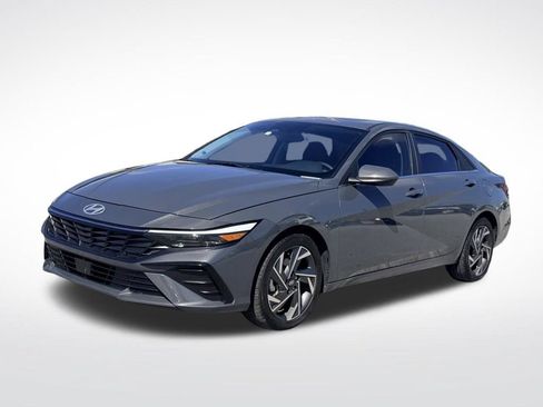Used 2024 Hyundai Elantra SEL w/ Convenience Package FWD image 2
