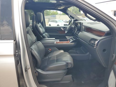 Certified 2024 Lincoln Navigator Reserve AWD/4WD image 9