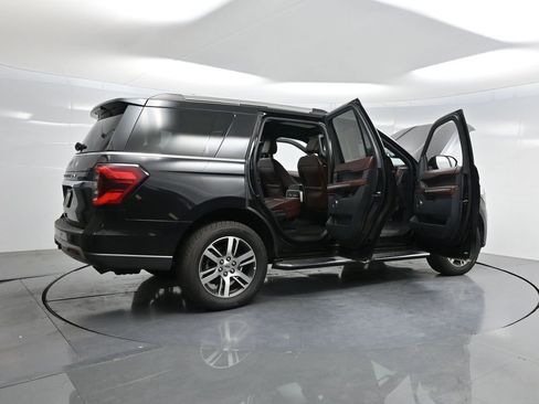 Used 2022 Ford Expedition Limited image 5