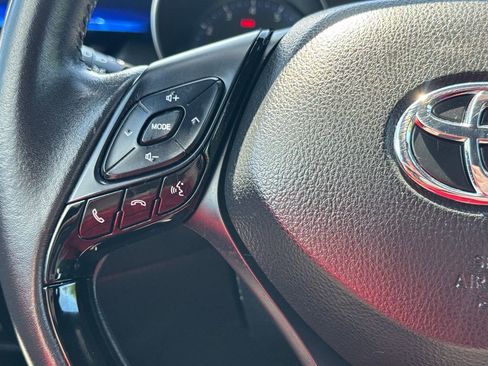Used 2020 Toyota C-HR XLE FWD image 19