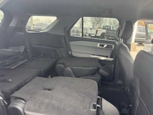 Used 2022 Ford Explorer XLT w/ Equipment Group 202A image 31