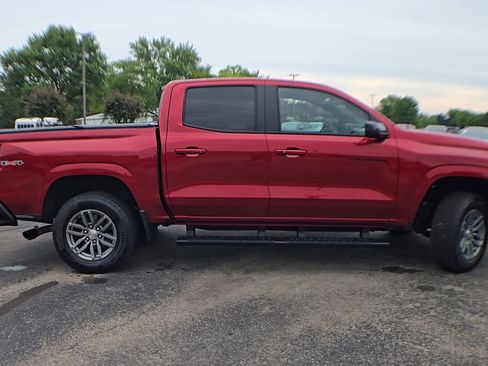 Used 2024 Chevrolet Colorado LT w/ LT Convenience Package III AWD/4WD image 9