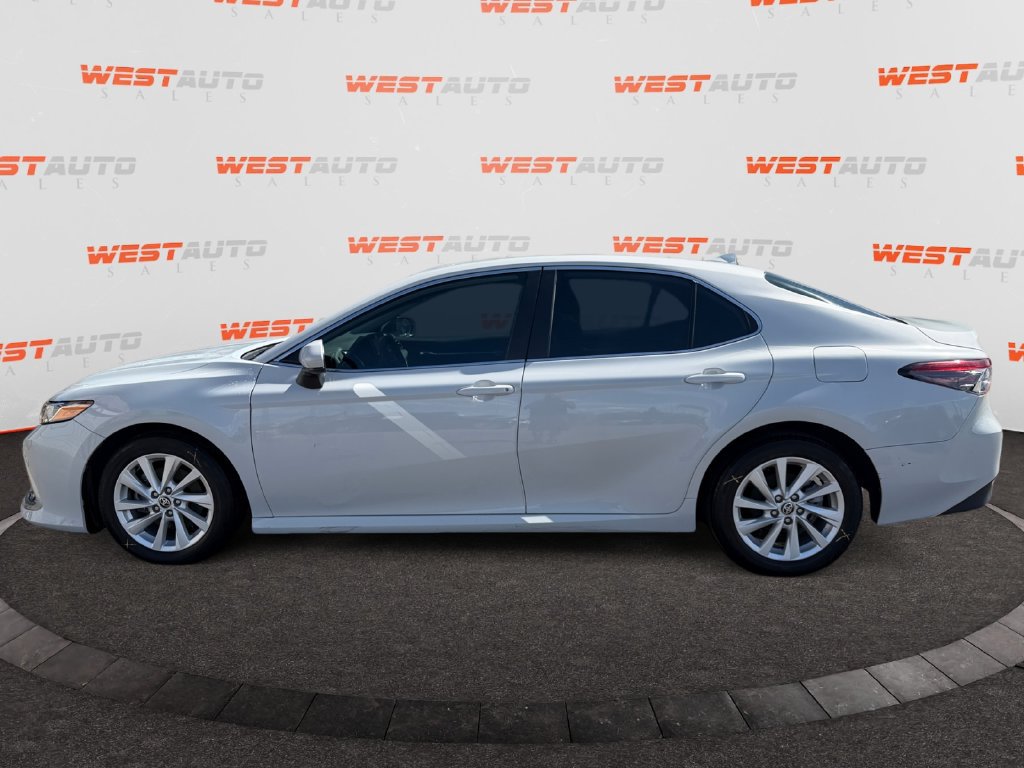 Used 2022 Toyota Camry LE w/ Carpet Mat Package (TMS) FWD image 2