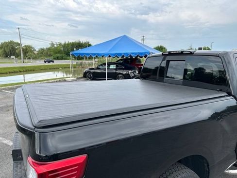 Used 2018 Nissan Titan SV AWD/4WD image 6