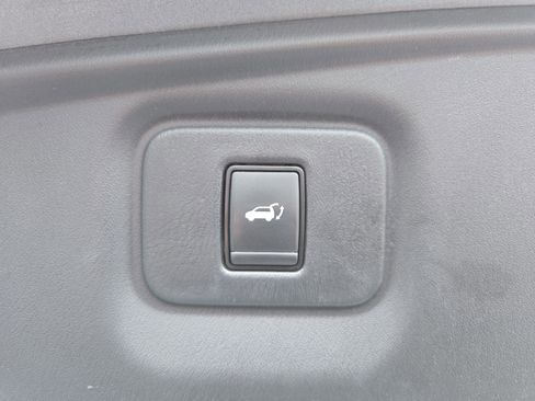 Used 2020 Nissan Pathfinder Platinum image 10