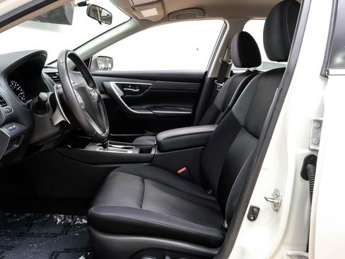 Used 2017 Nissan Altima 2.5 SR w/ Midnight Edition Package image 4