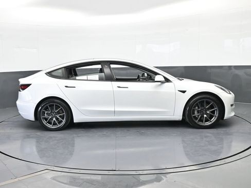 Used 2021 Tesla Model 3 Standard Range Plus image 7