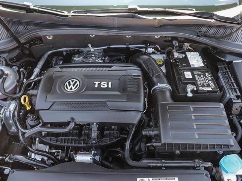 Used 2018 Volkswagen GTI SE FWD image 25