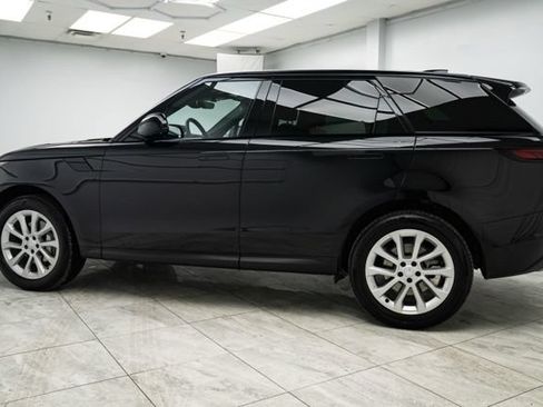 Used 2025 Land Rover Range Rover Sport AWD/4WD image 3