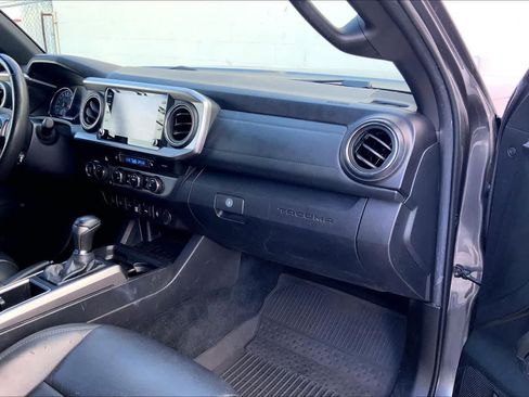 Used 2022 Toyota Tacoma Limited AWD/4WD image 23