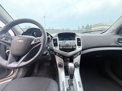 Used 2015 Chevrolet Cruze LT FWD image 16