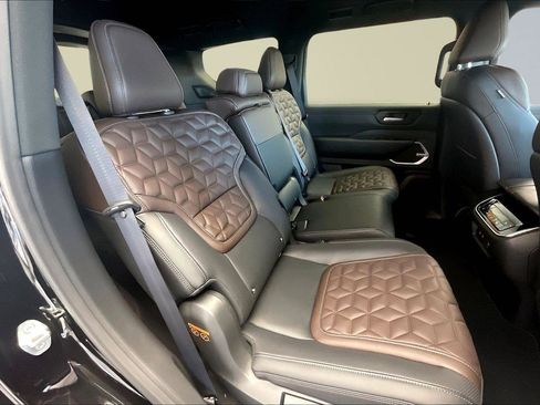 New 2026 Nissan Armada Platinum Reserve image 7