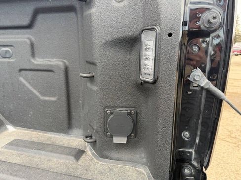 Used 2024 GMC Sierra 3500 Denali Ultimate AWD/4WD image 32