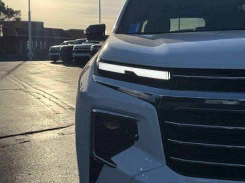 New 2026 Chevrolet Traverse LT w/ Driver Confidence Package FWD image 3