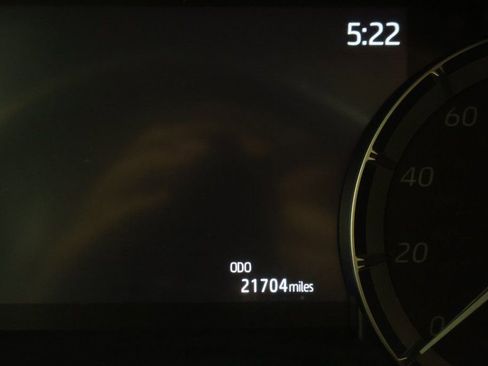 Used 2021 Toyota Highlander XLE FWD image 18