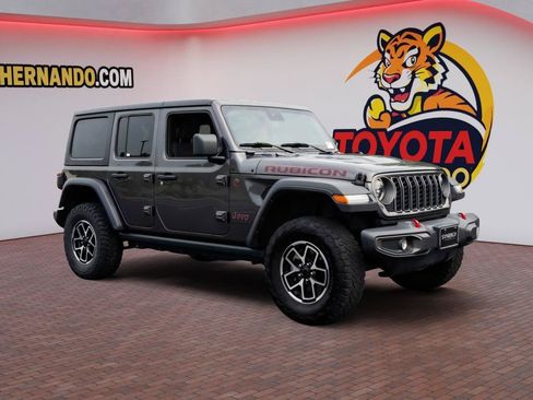 Used 2025 Jeep Wrangler Unlimited Rubicon AWD/4WD image 3