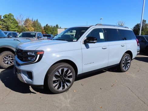 New 2025 Ford Expedition Platinum w/ Driver's Package image 3