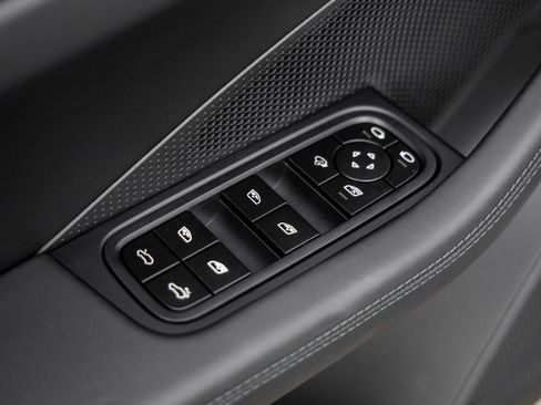 New 2026 Porsche Macan Electric RWD image 21