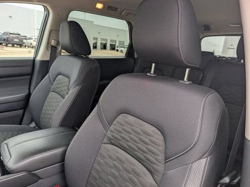 Used 2025 Nissan Pathfinder SV FWD image 10
