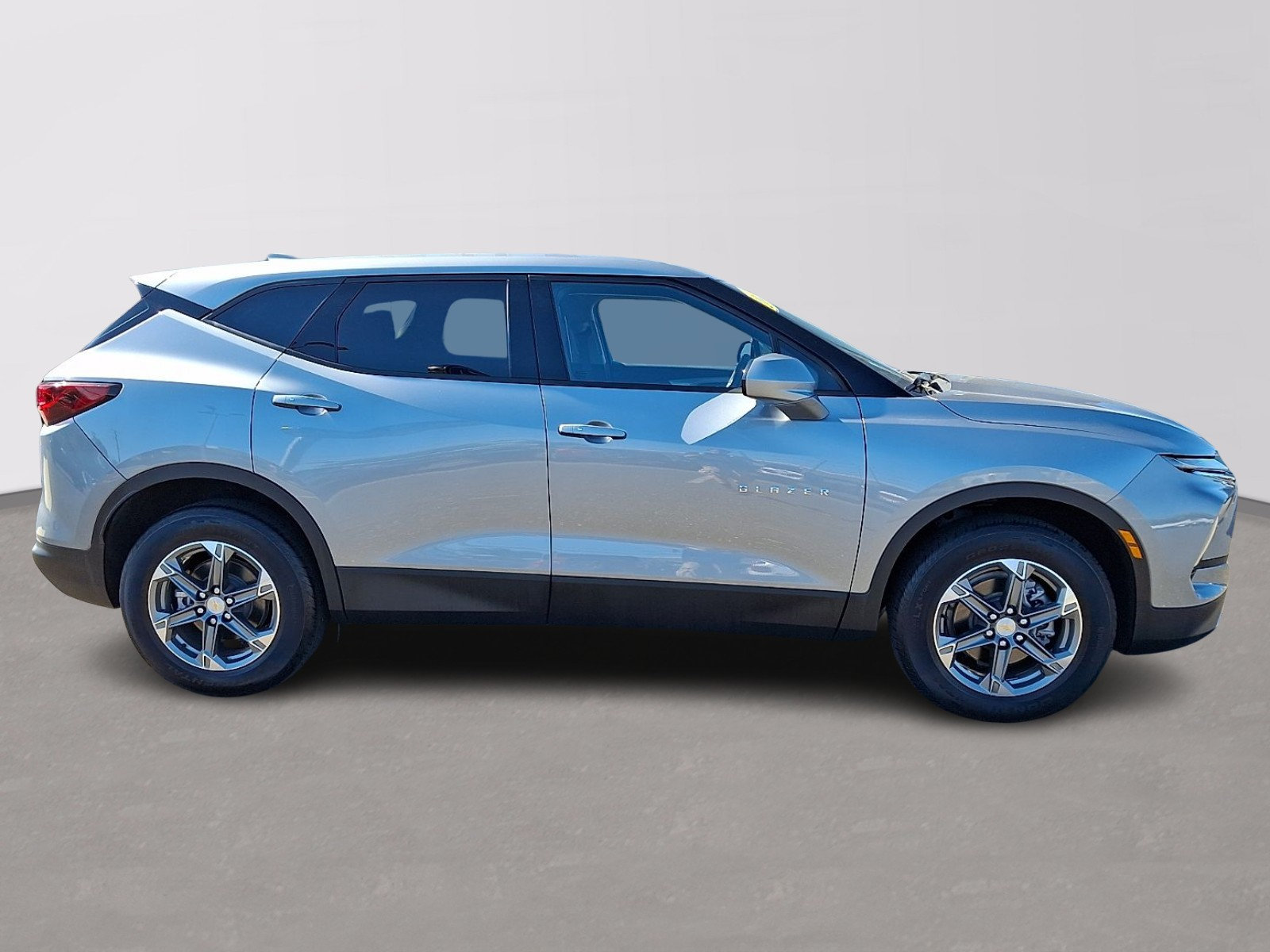 Used 2025 Chevrolet Blazer LT FWD image 7