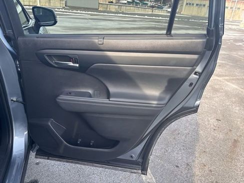 Certified 2024 Toyota Highlander XLE image 14