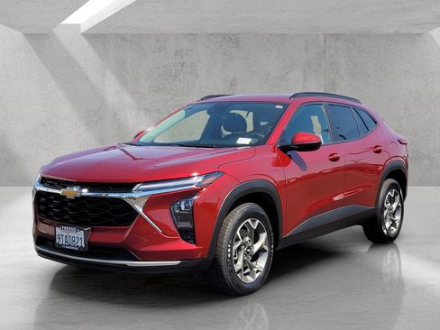 Used 2025 Chevrolet Trax LT w/ LT Convenience Package FWD image 9