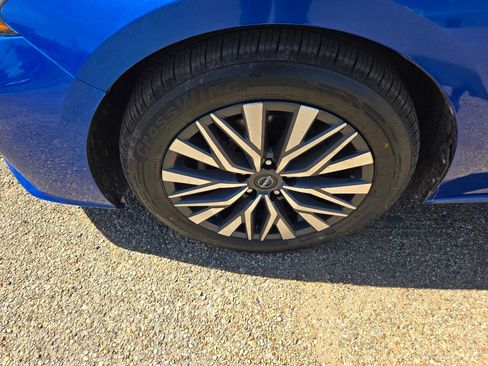 Used 2025 Nissan Altima 2.5 SV image 9