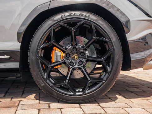 Used 2024 Lamborghini Urus Performante AWD/4WD image 17