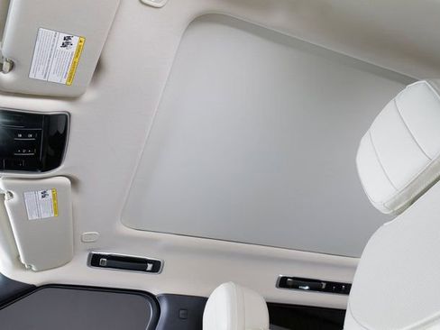 Used 2024 Land Rover Range Rover Long Wheelbase SE image 22