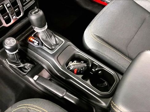 Used 2025 Jeep Wrangler Unlimited Sahara w/ Safety Group AWD/4WD image 17