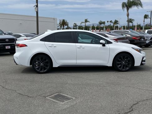 Used 2025 Toyota Corolla SE image 2