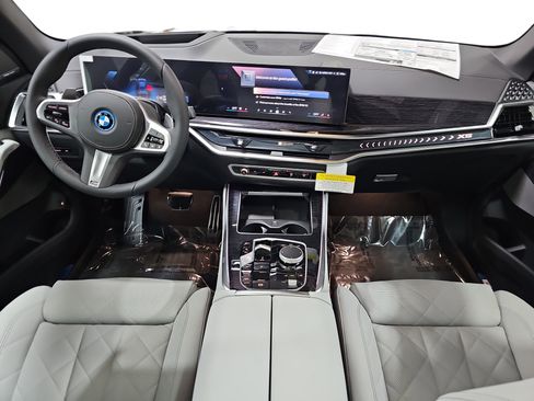 New 2026 BMW X5 xDrive50e w/ M Sport Package AWD/4WD image 9
