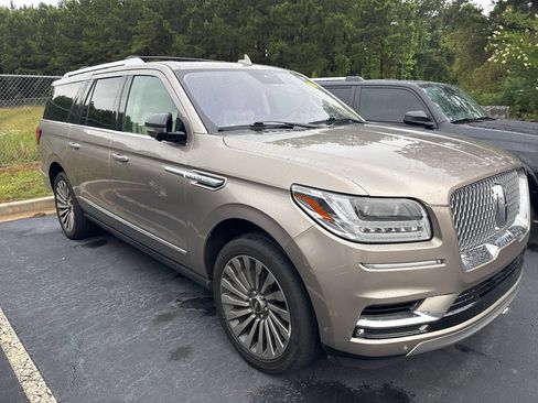 Used 2020 Lincoln Navigator L Reserve w/ Luxury Package AWD/4WD image 2