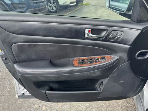 Used 2011 Hyundai Genesis 3.8 w/ Technology Pkg 4 image 9