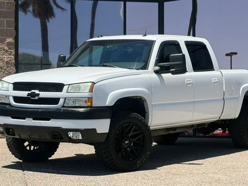 Used 2004 Chevrolet Silverado 2500 LT RWD image 3