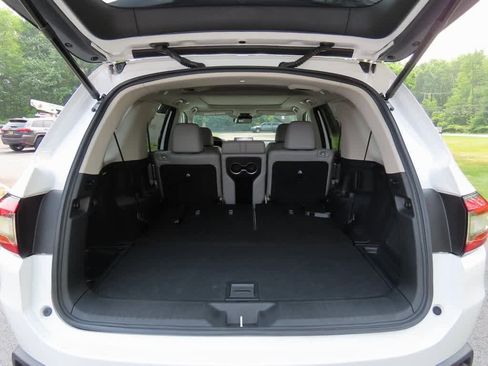 New 2025 Honda Pilot Touring image 11