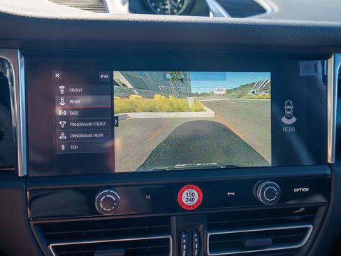 Certified 2026 Porsche Macan AWD/4WD image 19