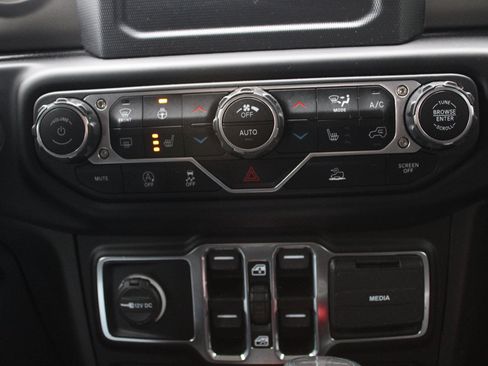 Used 2022 Jeep Gladiator Sport image 24