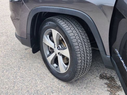 Used 2020 Jeep Cherokee Limited AWD/4WD image 35