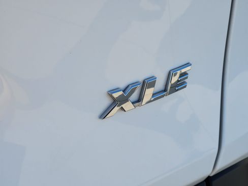 Used 2025 Toyota RAV4 XLE FWD image 32