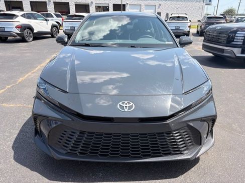 Used 2025 Toyota Camry SE FWD image 2