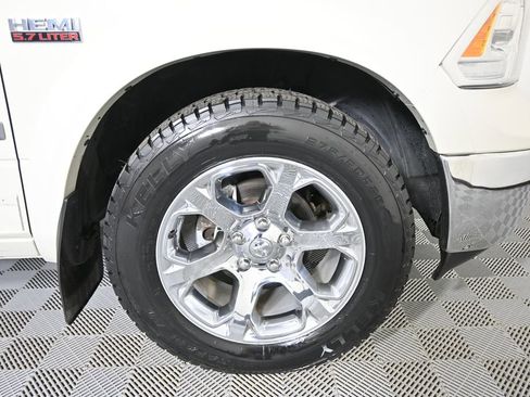 Used 2017 RAM 1500 Laramie AWD/4WD image 12