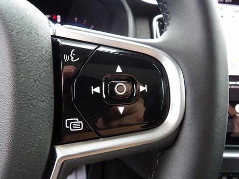 Certified 2025 Volvo XC90 B6 Plus image 19