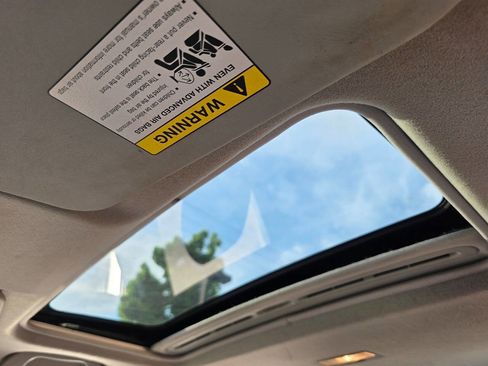 Used 2004 MAZDA MAZDA3 s w/ Moonroof & 6-CD Pkg image 18